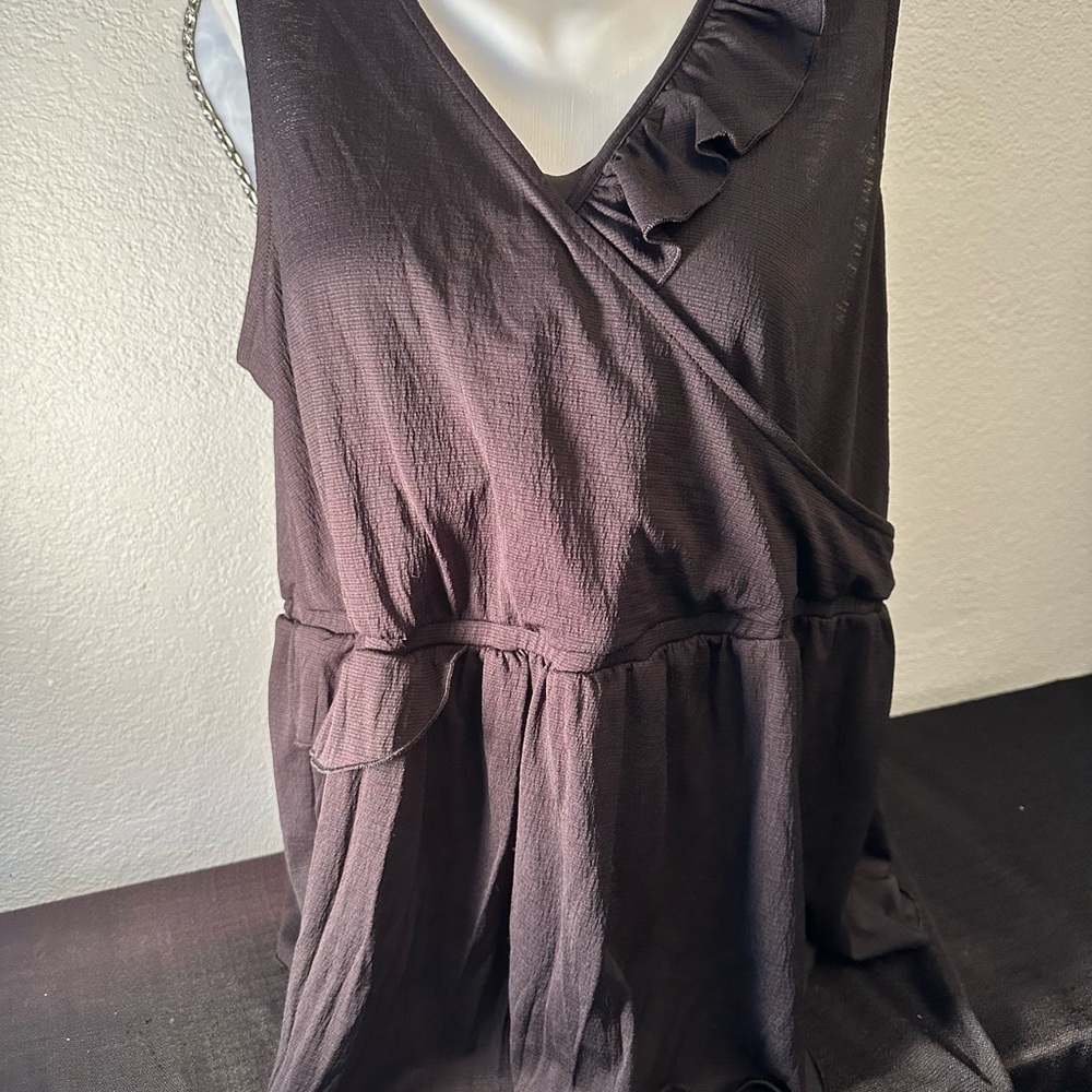 Love and legend Elegant Brlack Sleeveless Ruffle Top Sz 2x